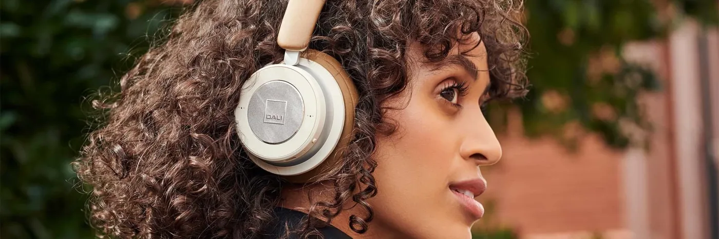 ヘッドホン DALI iO-4 DALI IO-4 | Headphones with 60hrs of play | DALI Loudspeakers